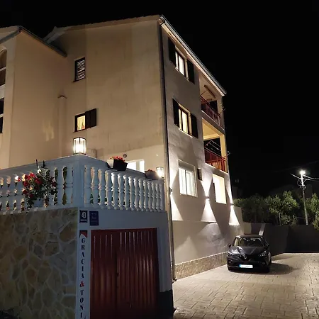 Apartment Gracia & Toni Trogir