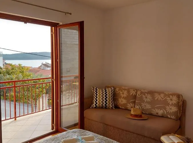 Gracia & Toni Apartment