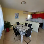 Gracia & Toni Апартаменты Трогир