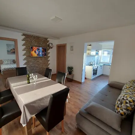 شقة Gracia & Toni تروغير