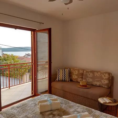 Gracia & Toni شقة