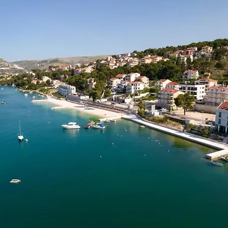 شقة Gracia & Toni تروغير