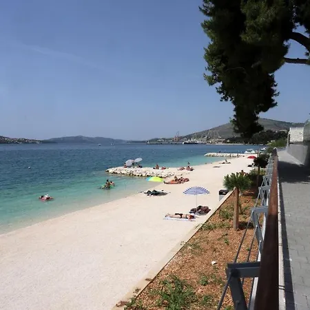 Gracia & Toni شقة