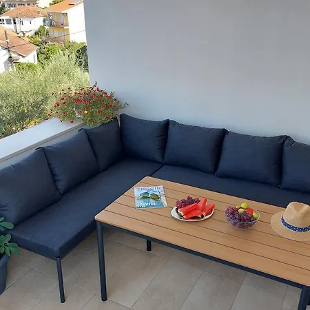 Gracia & Toni شقة