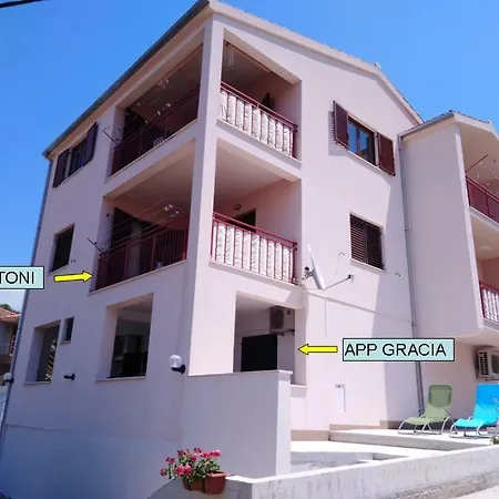 Gracia & Toni شقة *