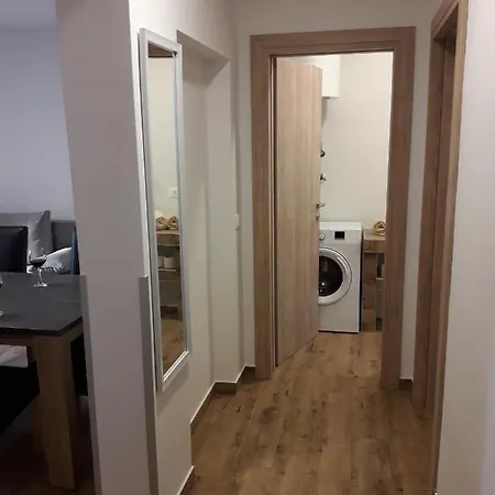 شقة Gracia & Toni تروغير